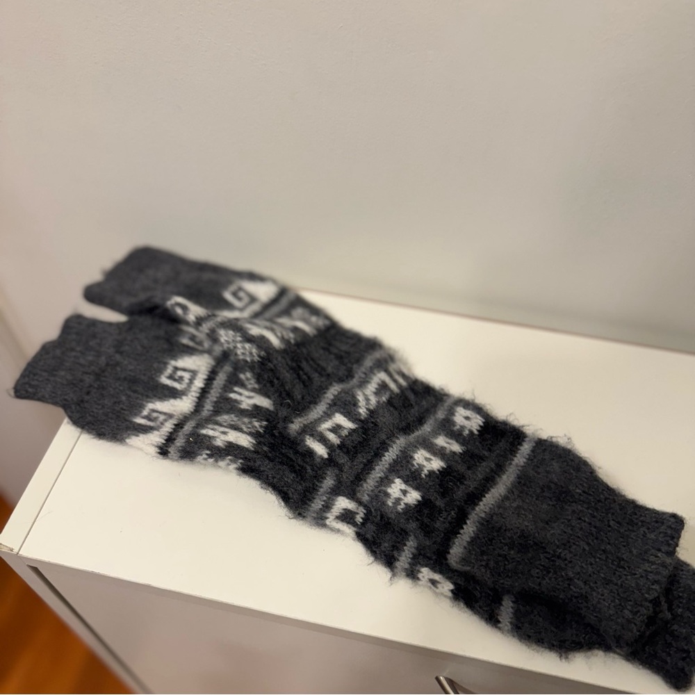 Stylish Gray Patterned Knit Leg Warmers